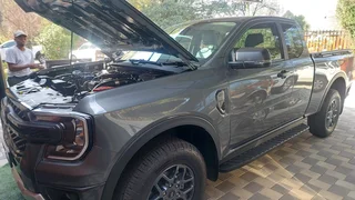 Ford RANGER dual battery system under bonnet