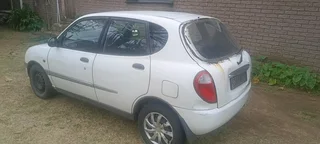 2000 Daihatsu Sirion