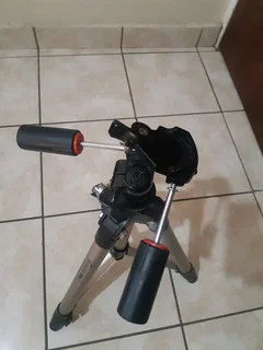 PROMASTER  SHD TRIPOD.