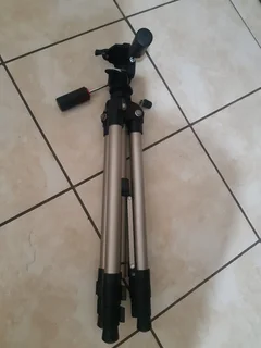 PROMASTER  SHD TRIPOD.
