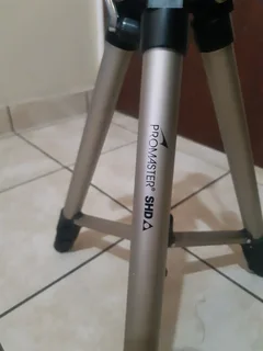 PROMASTER  SHD TRIPOD.