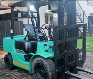 Mitsubishi 3.5 ton diesel forklift, 3 stage free lift container mast, 4m lift, 1200mm forks, 10000hr