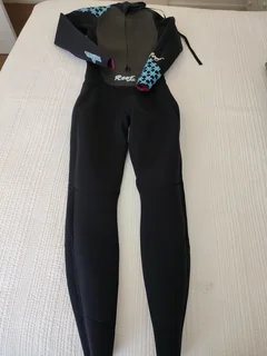 Reef ladies wetsuit (used twice)