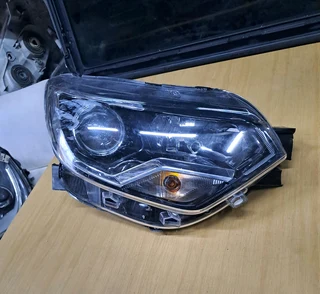 Renault triber right front headlamp