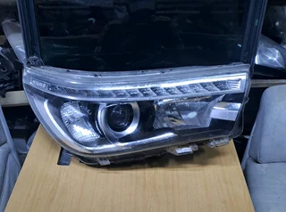 Toyota hilux legend 50 right front headlamp