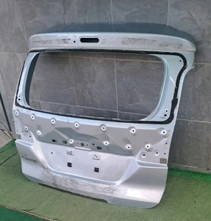 Toyota rumion taillgate