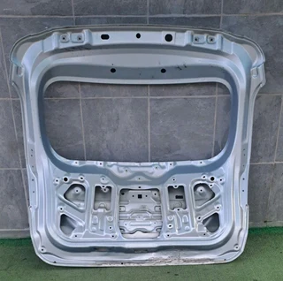 Toyota rumion taillgate