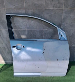 Daihatsu sirion right front door