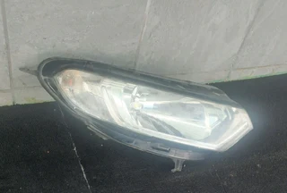 Ford ecosport right front headlight