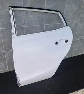 Toyota yaris left rear door