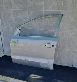 Polo 6 left front door