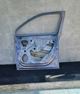 Polo 6 left front door