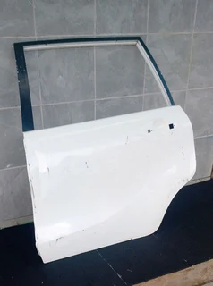 Toyota avanza left rear door