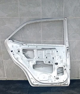 Toyota corolla prestige left rear door
