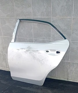 Toyota corolla prestige left rear door