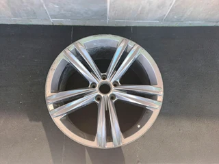Vw tiguan 19 inch rim