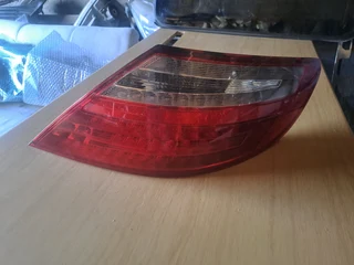 Mercedes benz slk200 right rear taillamp