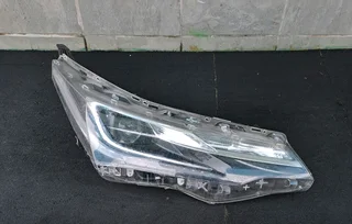 Toyota corolla prestige right front headlamp