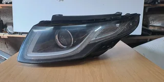 Range rover evoque left front headlamp