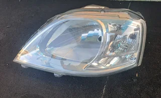 Nissan np200 left front headlamp