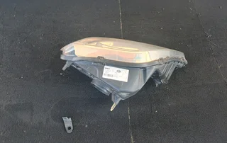 Nissan np200 left front headlamp