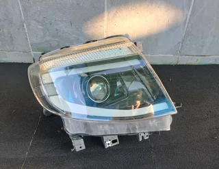 Ford ranger t6 right front headlamp (xenon)
