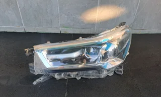 Toyota hilux legend left front headlamp