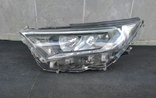 Toyota rav 4 left front headlamp
