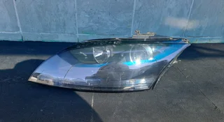 Audi tt left front headlamp