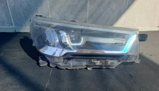 Toyota hilux legend right front headlamp