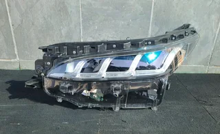 Toyota fortuner left front headlamp