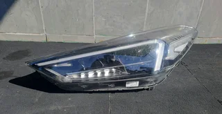 Hyundai tucson left front headlamp