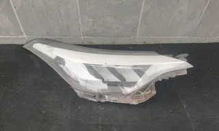 Toyota chr right headlamp