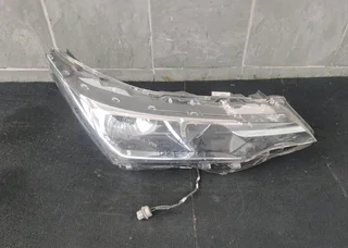 Toyota corolla prestige right front headlamp