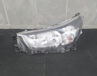 Toyota hilux raider left headlamp