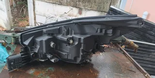 Sabaru forester right headlamp