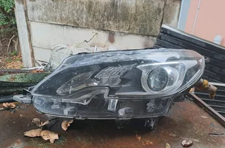 Peugeot 2008 left headlamp
