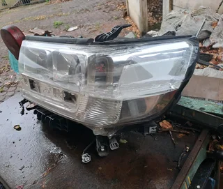 Toyota landcruiser prado left headlamp