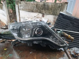 Toyota landcruiser right headlamp