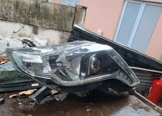 Toyota landcruiser right headlamp