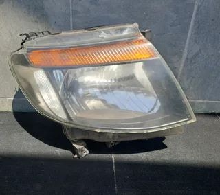 Ford ranger right  headlamp