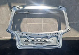 Polo vivo 9n tailgate