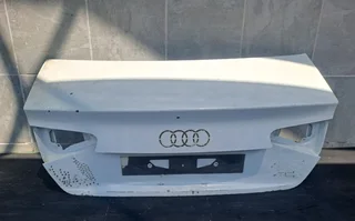 Audi a4/a6 bootlid