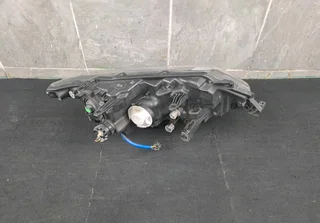 Nissan x trail left headlamp