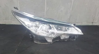 Toyota fortuner right headlamp