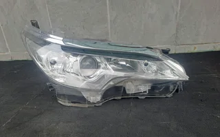 Toyota fortuner right headlamp