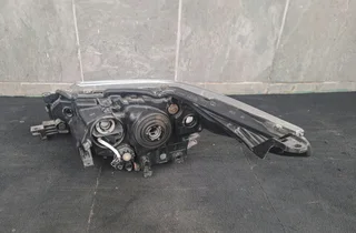 Toyota fortuner right headlamp
