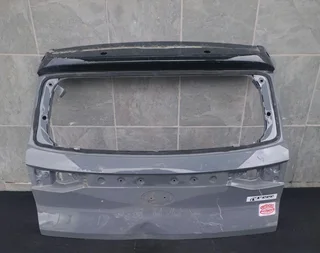 Hyundai venue tailgate