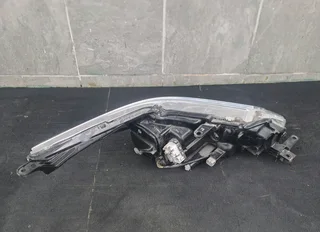 Toyota fortuner left headlamp