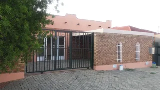 Big flat to rent in Nigel, Glenvarloch near Spar shopping centre.